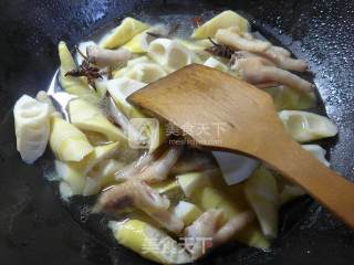 Grilled Bamboo Shoots with Chicken Feet recipe