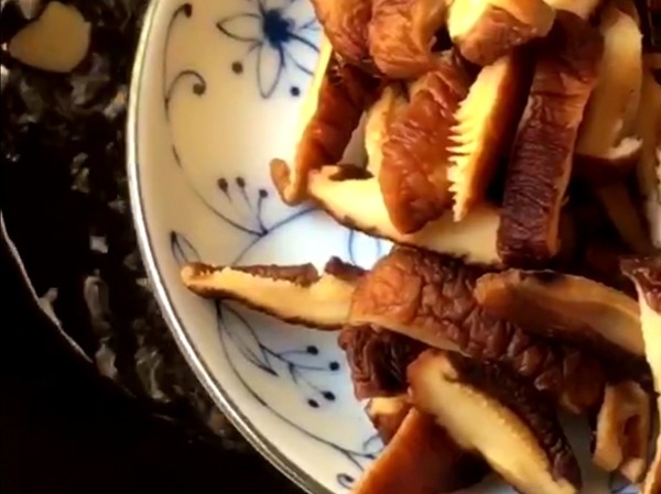 Stir-fried Kale with Shiitake Mushrooms recipe