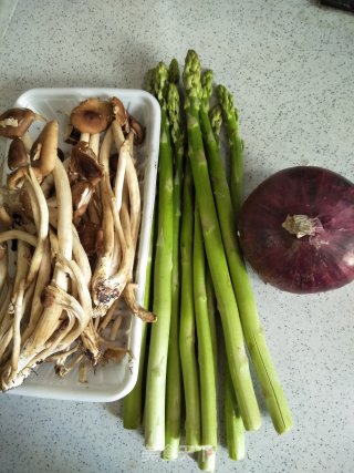 Stir-fried Asparagus with Tea Tree Mushroom recipe