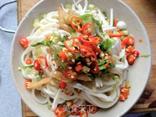 Sichuan-style Cold Noodles with Mustard Chicken recipe