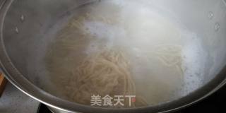 Homemade Sophora Pork Sauce Hand Rolled Noodles recipe