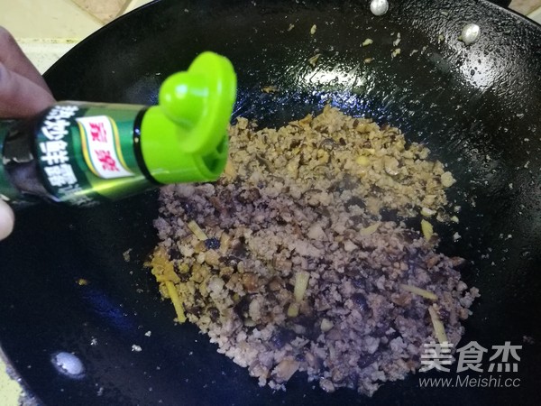 Stir-fried Minced Pork with Shiitake Mushrooms recipe