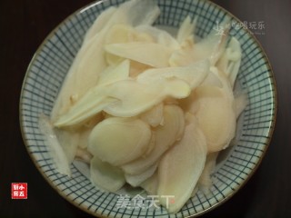 Sweet and Sour Ginger: An Appetizing Snack for Warming and Replenishing Yang recipe