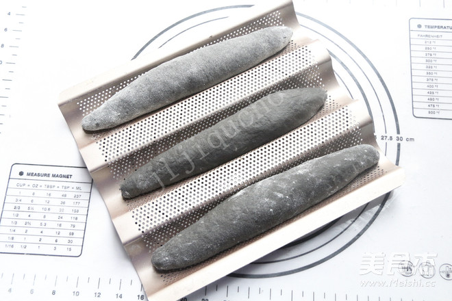 Bamboo Charcoal Non-kneading Baguette recipe