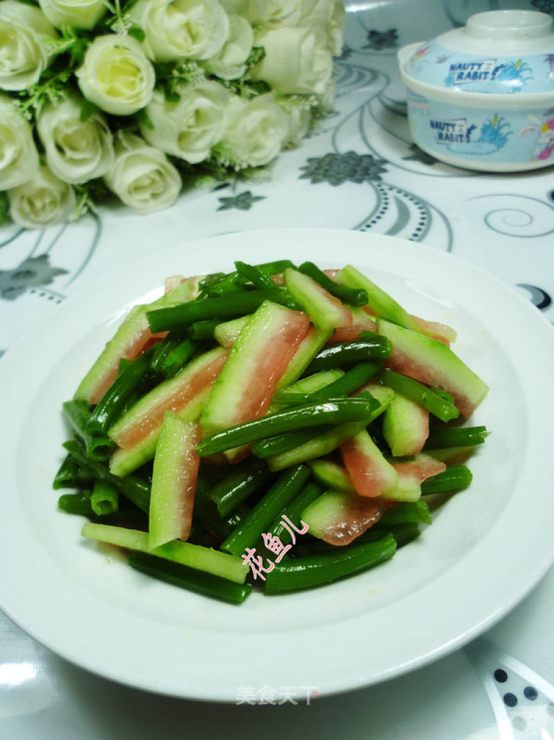 Watermelon Rind Mixed with Spinach Stem recipe