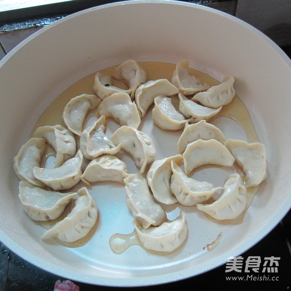 Fried Dumplings in A Ceramic Pan recipe