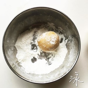 Cantonese-style Moon Cakes-egg Yolk and Lotus Paste Moon Cakes recipe