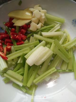 Celery Stir-fried Beef recipe
