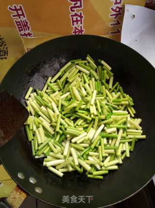 Home-style Fried Garlic Moss (garlic Sprouts) recipe