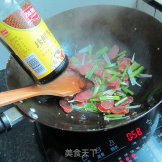 Stir-fried Sausages with Garlic Celery recipe