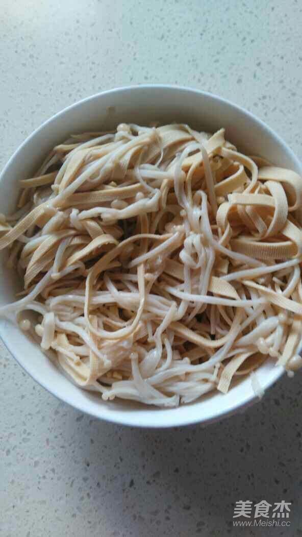 Enoki Mushroom Mixed with Tofu Shreds recipe
