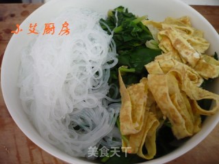 Spinach Egg Crust Mixed with Vermicelli recipe