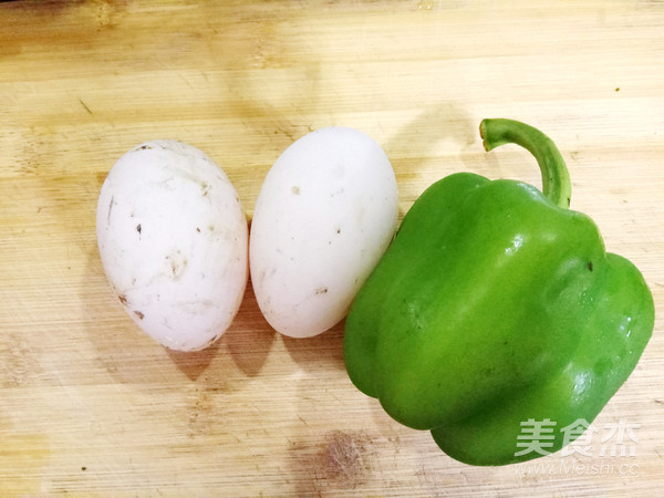 Stir-fried Poached Egg with Green Pepper recipe