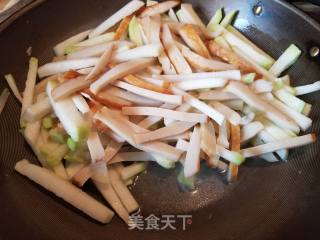 Fried Radish with Fish Cakes recipe