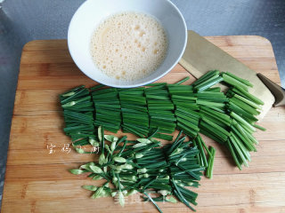 Scrambled Eggs with Chive Stalks recipe