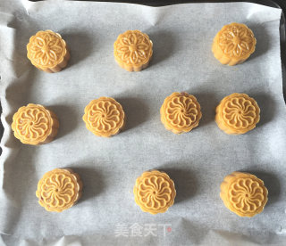 Cantonese Bean Paste Mooncake recipe