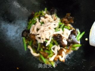 Shredded Chicken with Beans and Fungus recipe