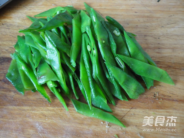 Fried Pork with Pork Ears and Beans recipe