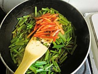 Stir-fried Pork Liver with Celery - Nourishing Liver in Spring recipe