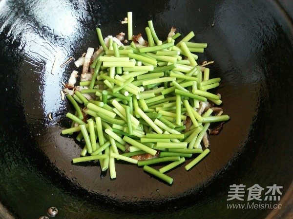 Roasted Pork and Stir-fried Garlic and Dried Tofu recipe