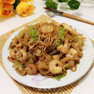 Fried Noodles with Shredded Chicken and Shrimp recipe