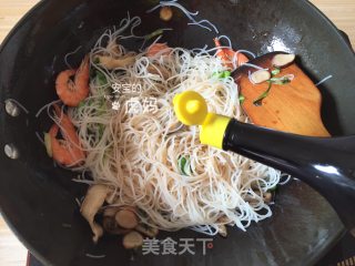 Seafood Stir-fried Noodles recipe