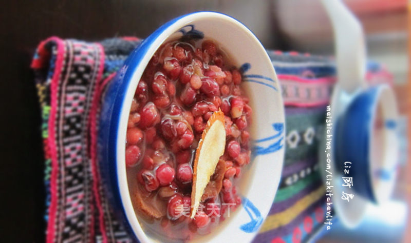 A Good Helper for Dehumidification and Strengthening of The Spleen in Summer-{red Bean and Coix Seed Water} recipe