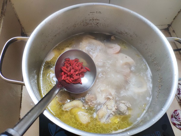 Lotus Root Chicken Frame Soup recipe