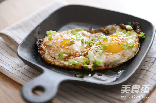 Fried Eggs with Sauce recipe