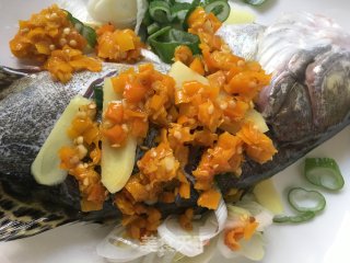 Steamed Mandarin Fish with Golden Chopped Pepper recipe