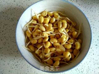 Celery and Soy Sprouts Stir-fried Pork recipe