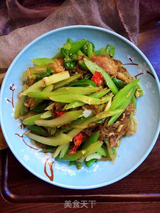 Celery Stir-fried Noodles recipe