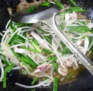 Fried Squid with Leek and Green Bean Sprouts recipe