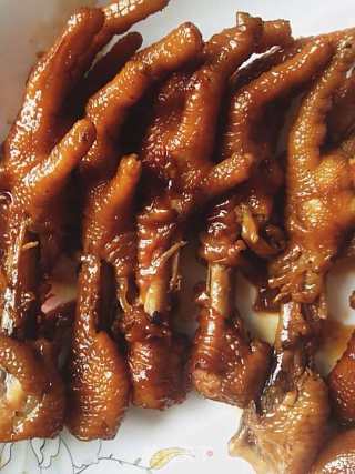 Sauce-flavored Chicken Feet recipe