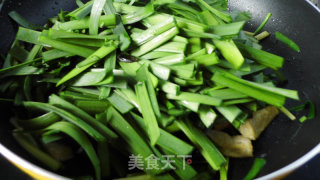 Stir-fried Tofu with Chinese Chives recipe