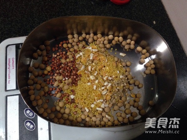 Soymilk with Brown Sugar and Whole Grains recipe