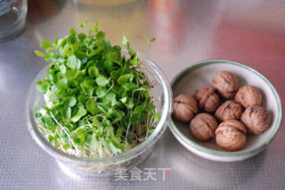 Little Freshness in Spring-toon Seedlings Mixed with Walnuts recipe