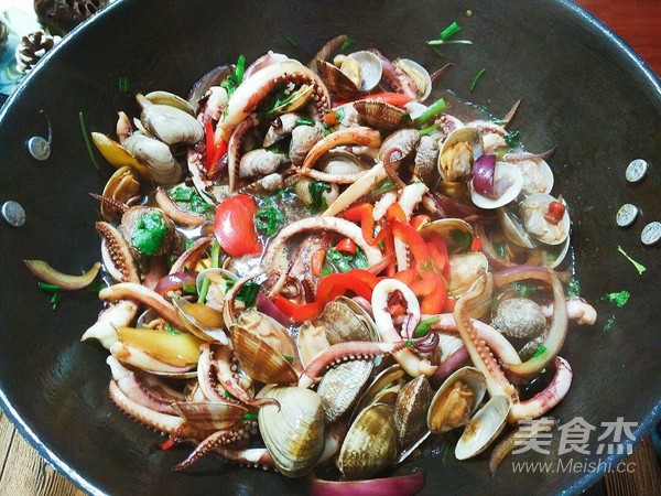 Stir-fried Small Seafood with Sauce recipe