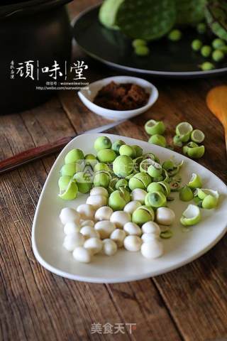 Peach Gum Tremella Stewed Lotus Seed recipe