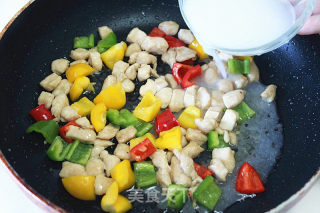 【pepper and Cashew Fried Chicken】the Brightly Colored Salty Chicken Will Increase Your Appetite recipe