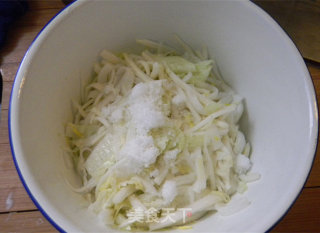 Refreshing Hot and Sour Cabbage recipe