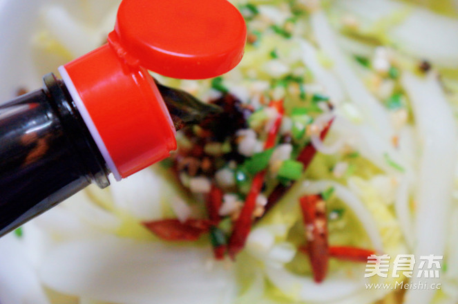 Bean Sprouts Mixed with Cabbage Shreds recipe