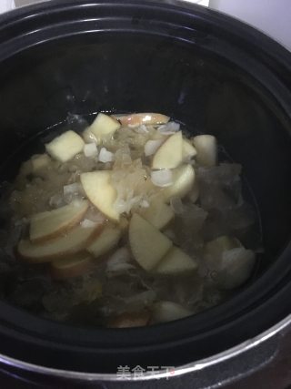 "runzao Soup" Lily Tremella Apple Syrup recipe