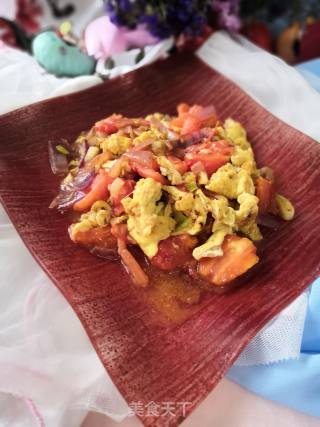 Scrambled Eggs with Onions and Tomatoes recipe