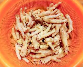 Fragrant Chicken Feet recipe