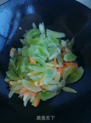 Stir-fried Pork with Lettuce recipe