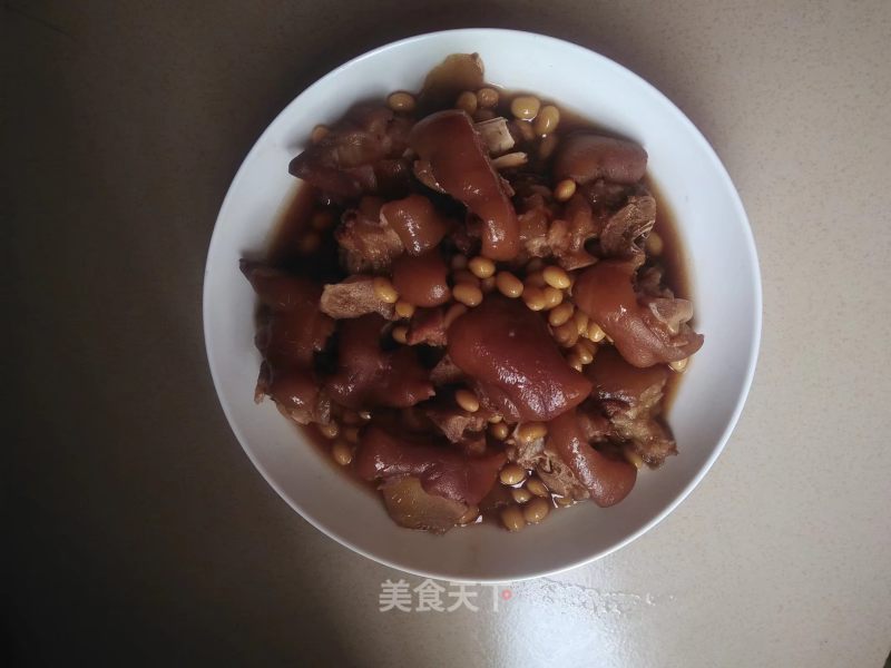 Braised Pork Trotters with Soybeans recipe