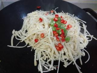 Enoki Mushroom with Garlic Spicy Sauce recipe