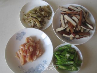 Stir-fried Shredded Chicken with Hang Pepper Dried Mustard Vegetables recipe