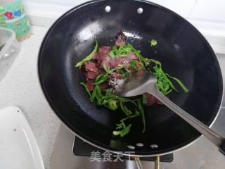Stir-fried Beef with Green Pepper recipe